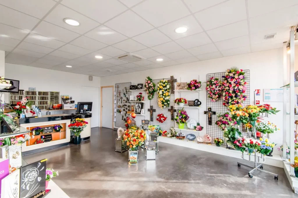 Magasin d'articles funéraires, fleurs et plaques de l'agence Daout Perrin.