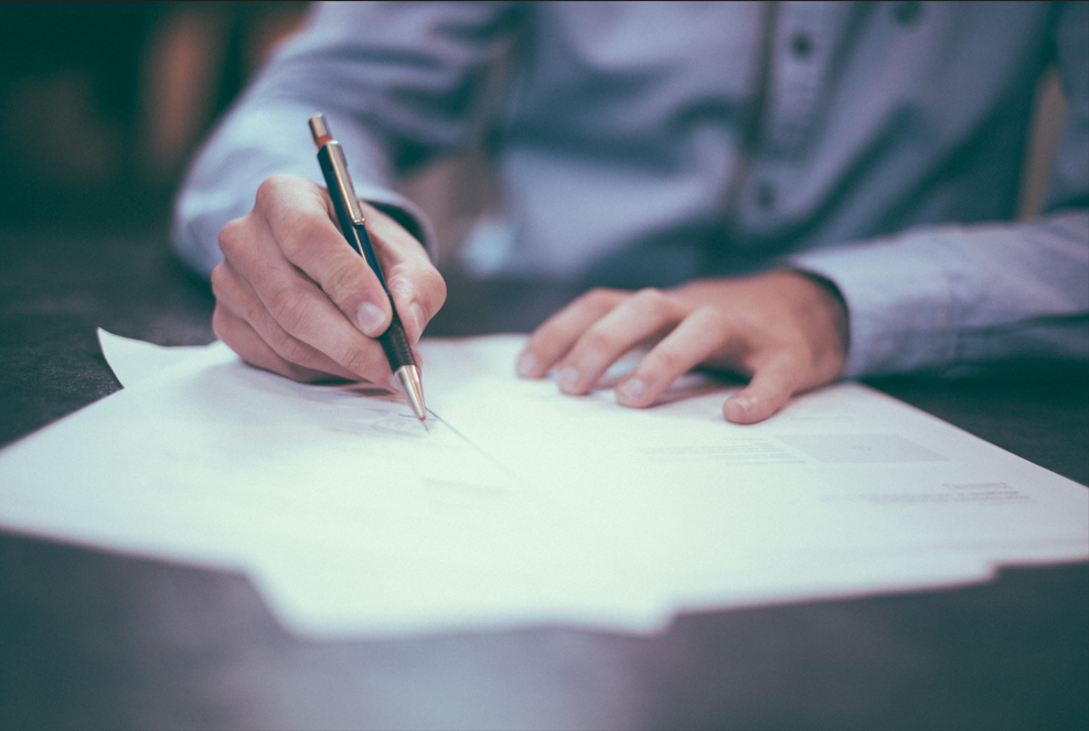 personne decouvrant le contrat obseques